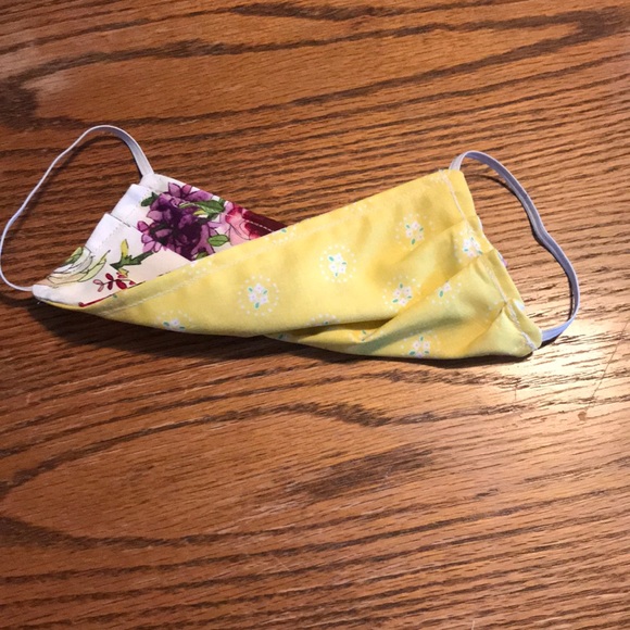 2/$25 LAST ONE Wildflower Fashion Fabric Face Mask - Picture 2 of 4